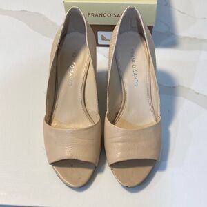 Franco Sarto Jamila Open Toe Wedge Heels Size 8 Nude
